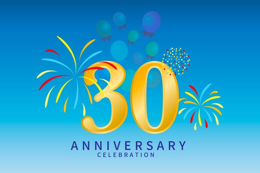 30周年アニバーサリーをお祝いする花火と30のロゴ